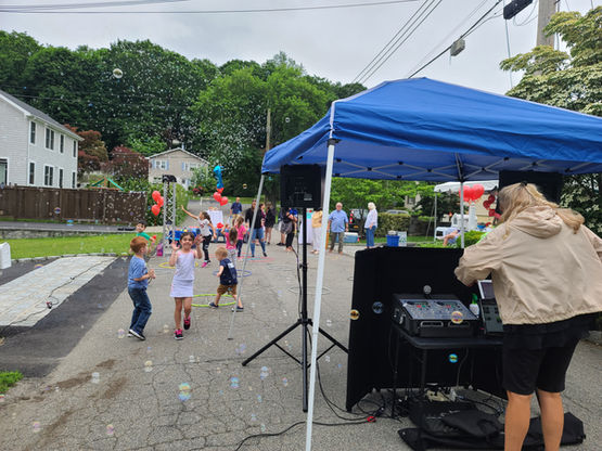 A Bubble DJ Dance Combining Music, Dancing, and Mesmerizing Bubbles for a Fun-Filled Kids Party