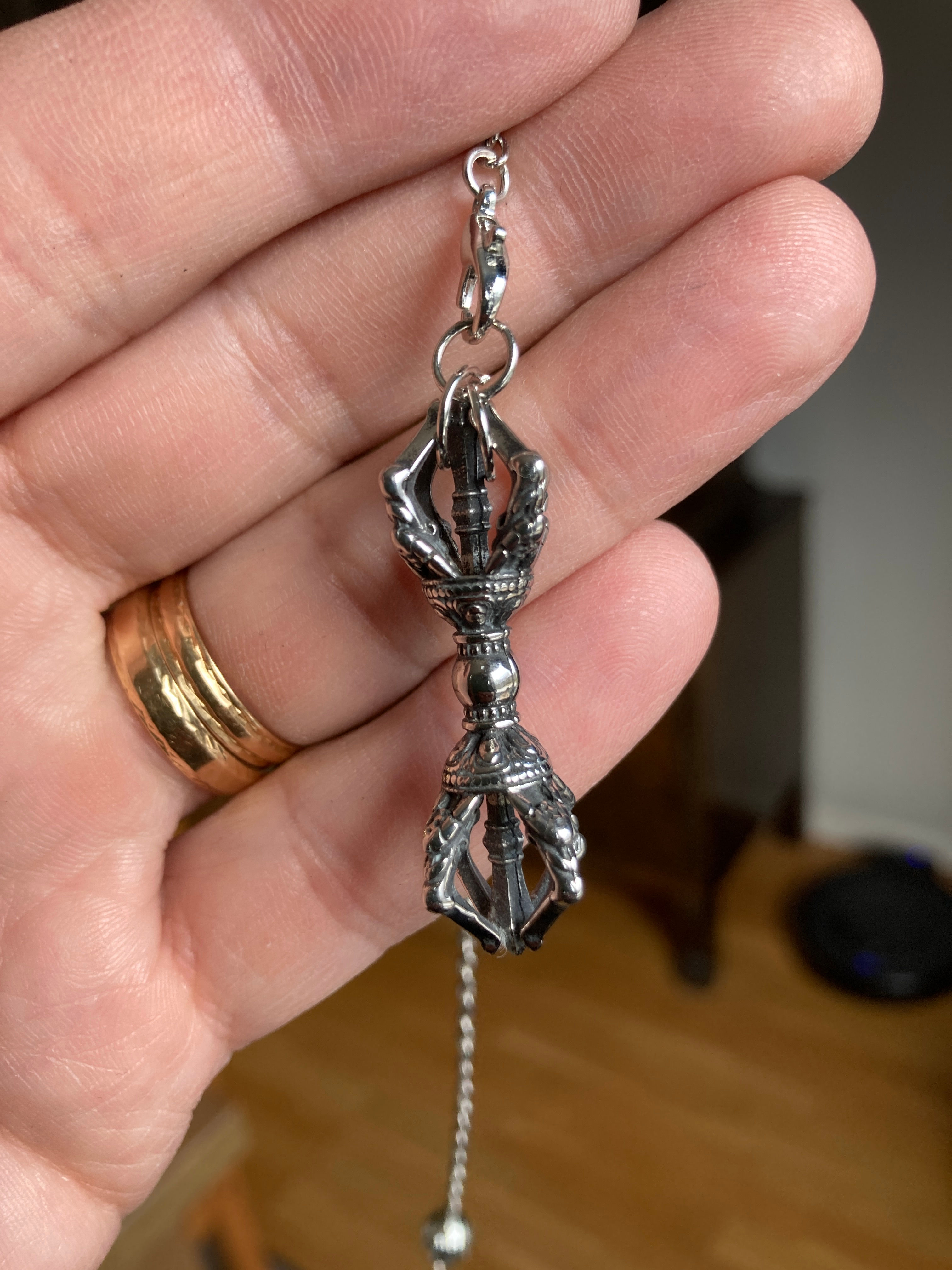 pendel i form av en Dorje Vajra Nr. 207