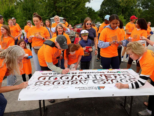 More than 350 volunteers form a human chain to move books to the new Brentwood Library