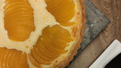 Pita z breskvami, pita z mascarpone in breskvami