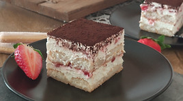 Jagodni tiramisu, najboljši tiramisu, tiramisu z belo čokolado, tiramisu, tiramisu z jagodami, cake o clock, urška peče