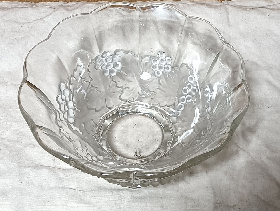 Thumbnail: [D0248] Glass serving bowl, mid-century