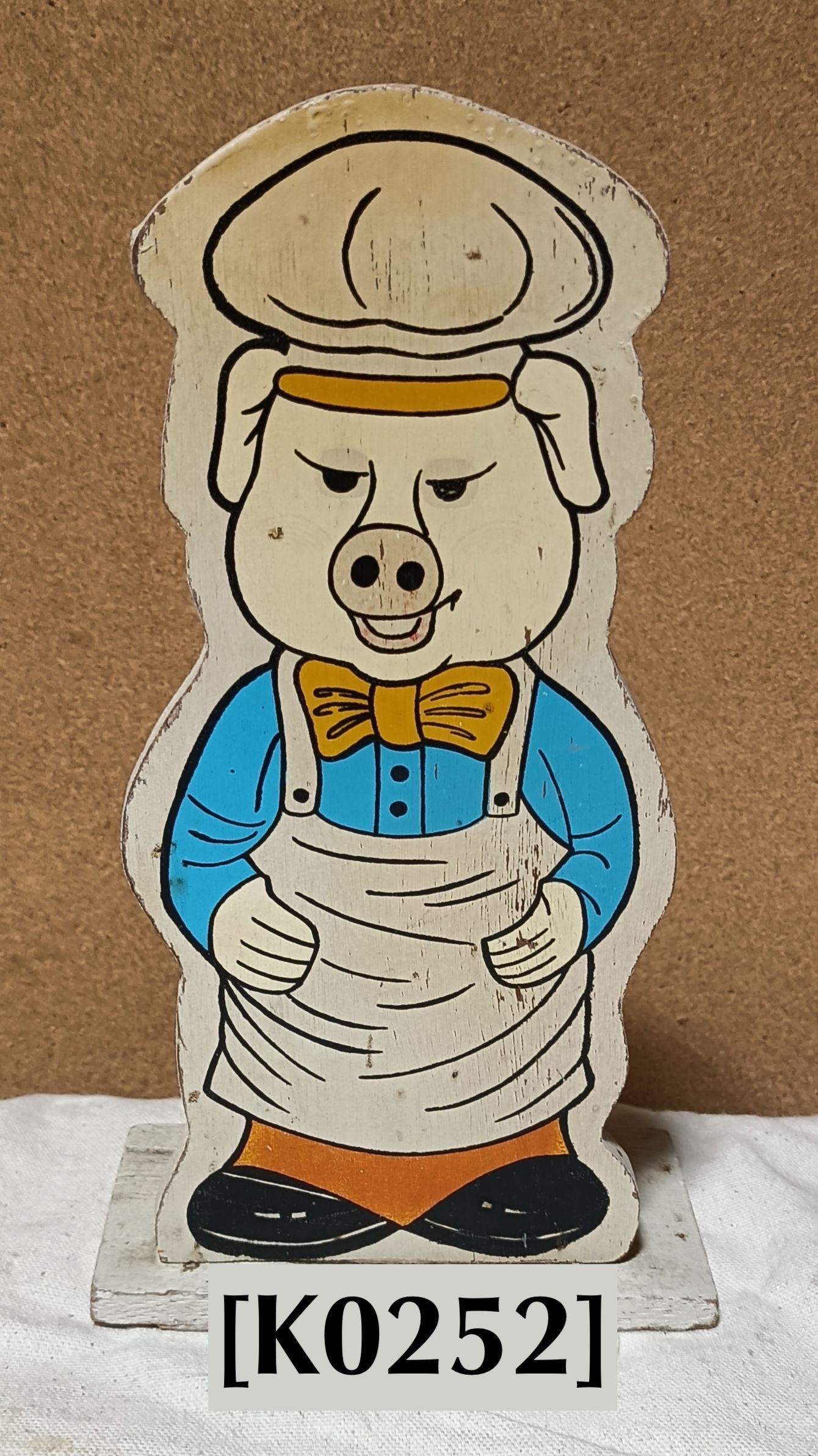 [K0252] Pig utensil holder