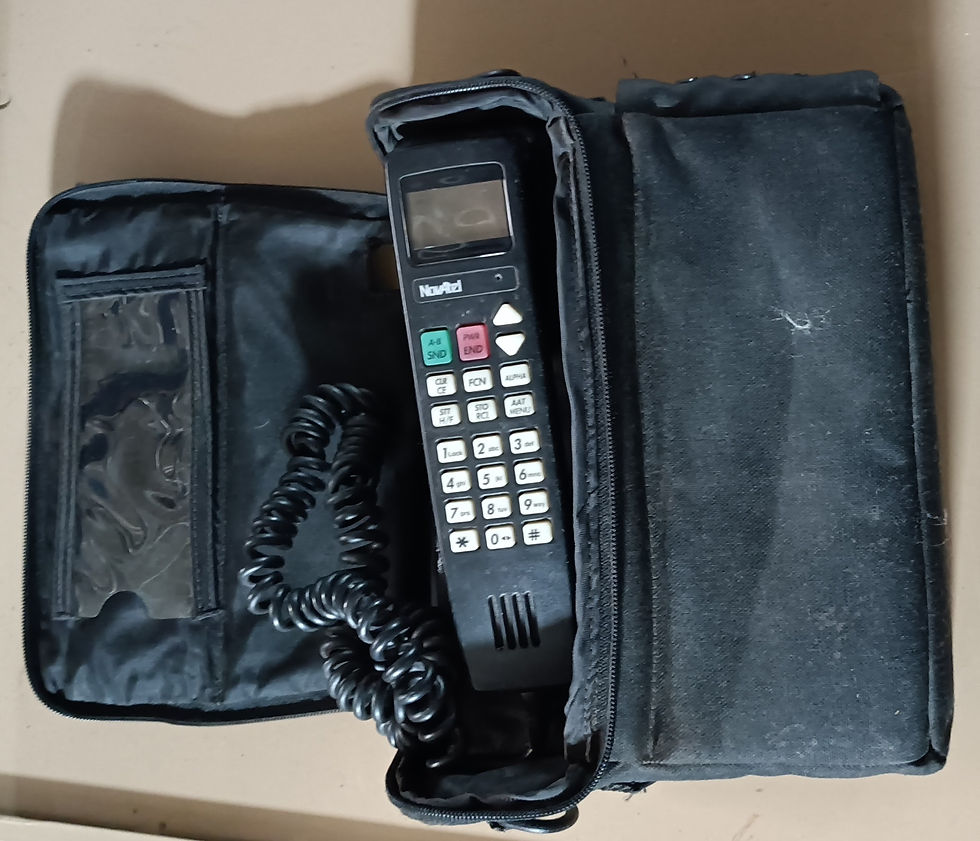 Thumbnail: [E0014] Bag Phone 1990s