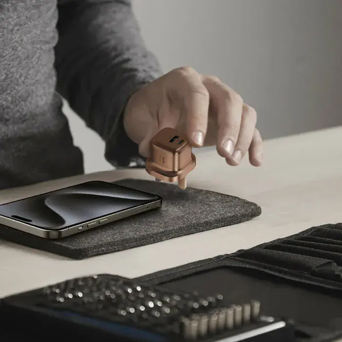 Thumbnail: Momax 1-Charge 2-Port GaN 30W 充電器 UM71