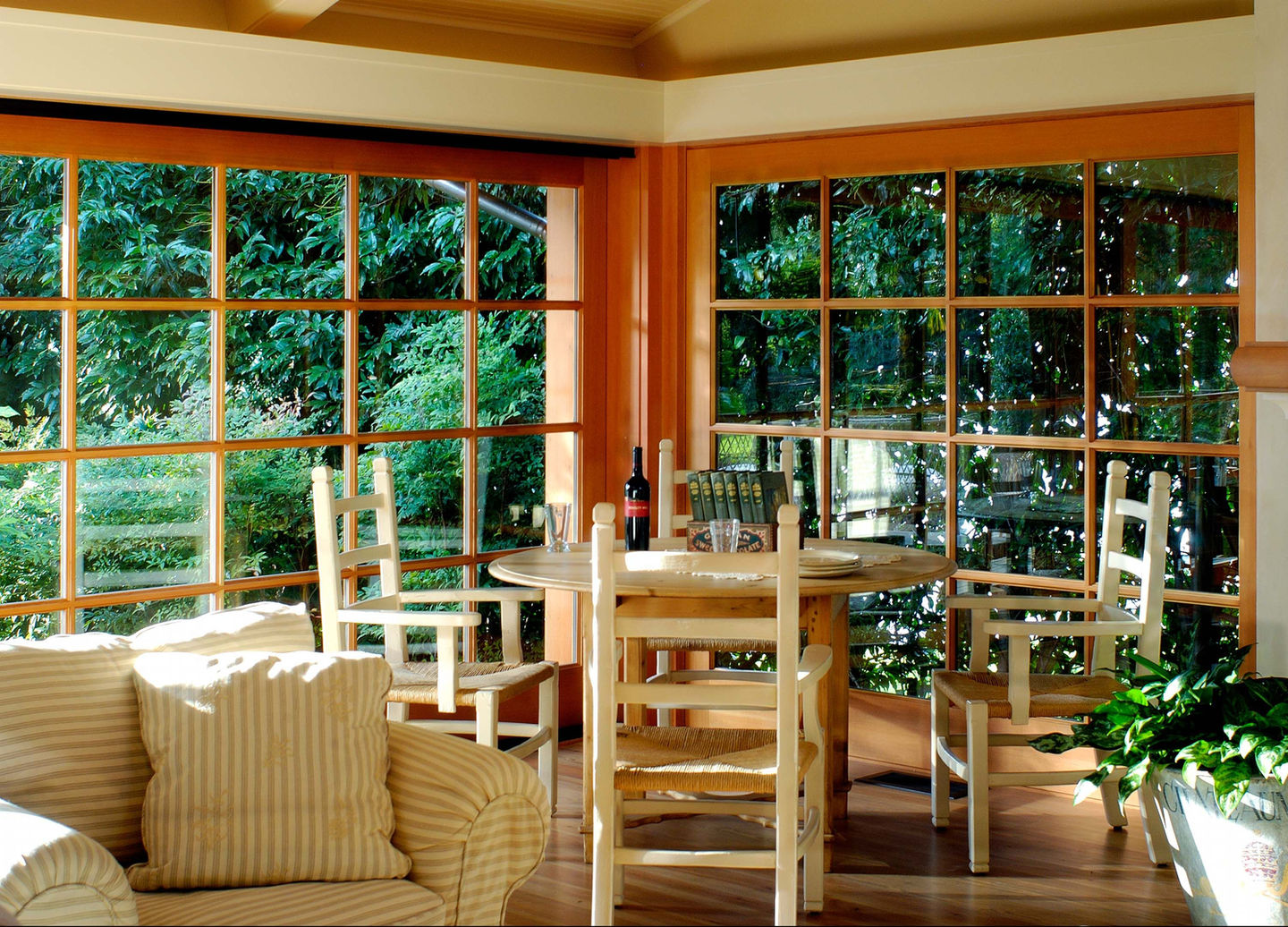 Lakeside Retreat project in Seattle, Washington / AOME Architects