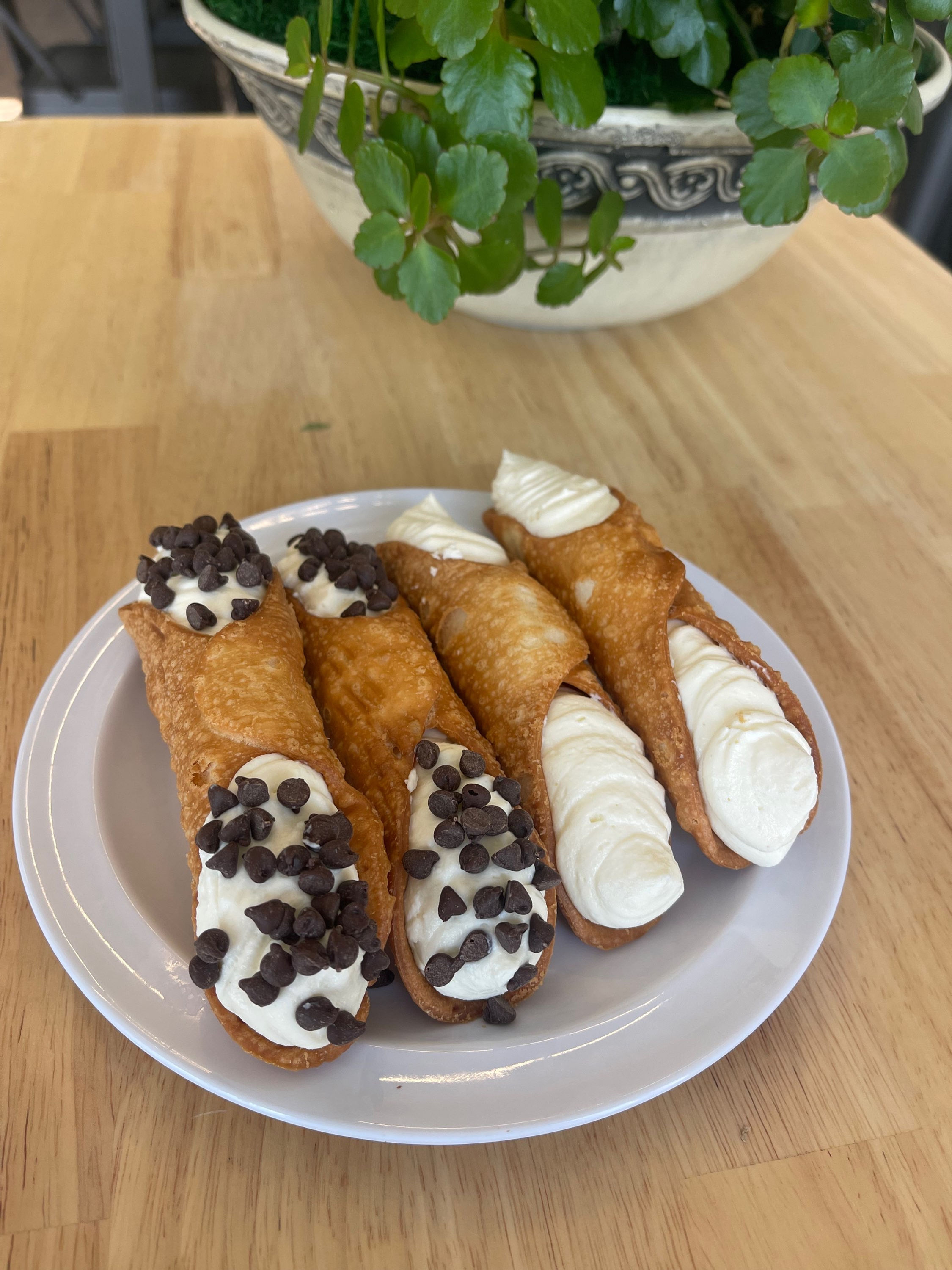 Fresh Bozza Cannoli-single