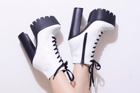 Sapatos de sola tratorada
