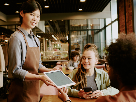 How To Choose The Right Food Ordering System For Your Restaurant In 2025