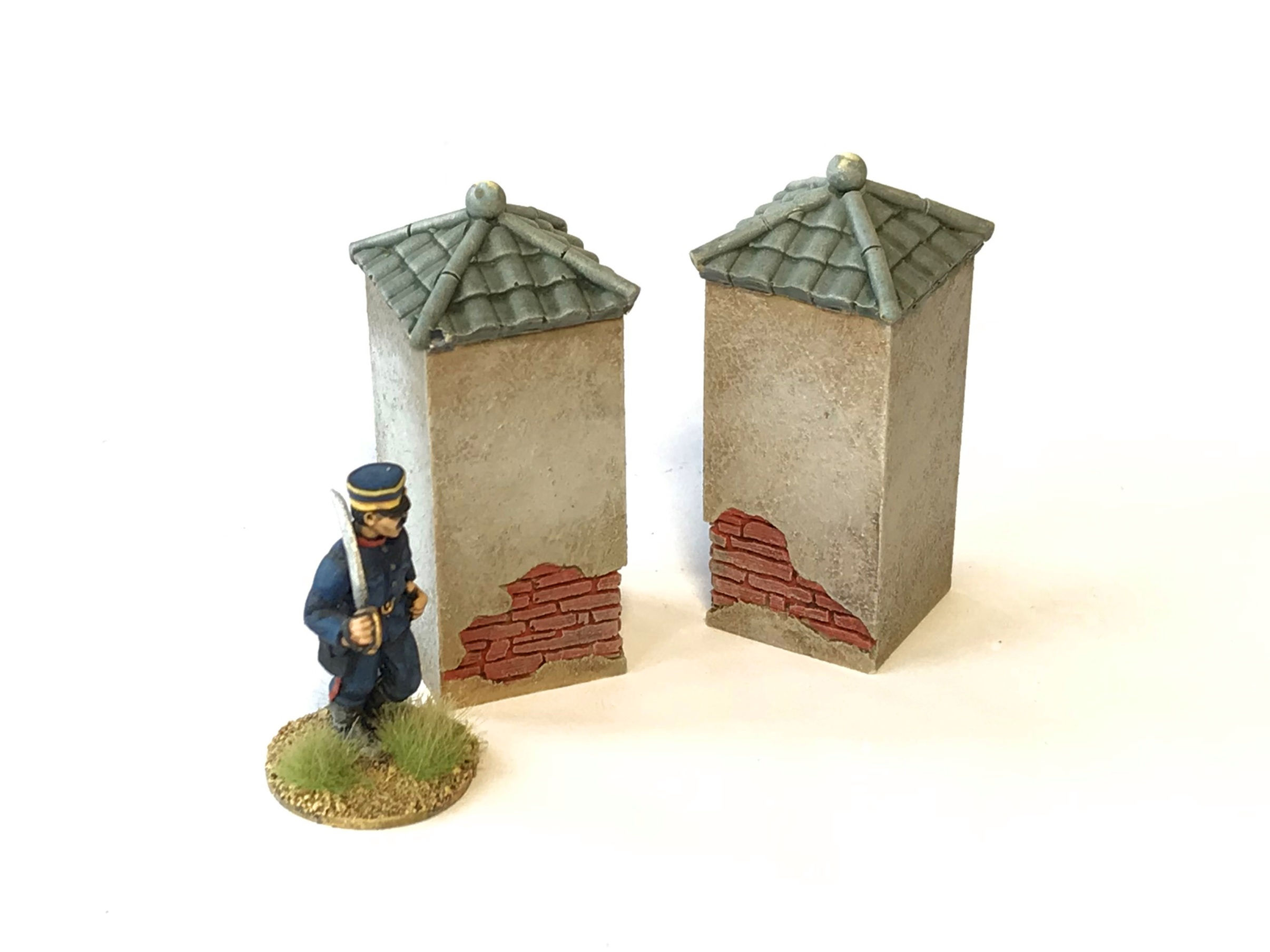 CW08 / Pair of columns