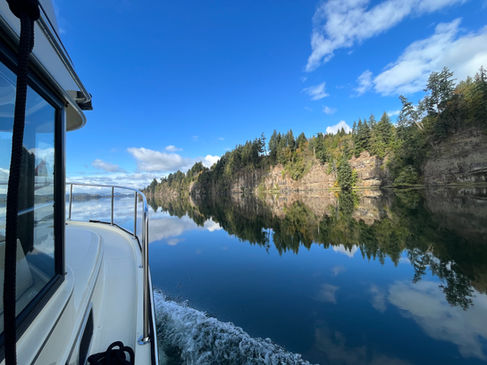 Motorboat trawler cruising down Columbia River