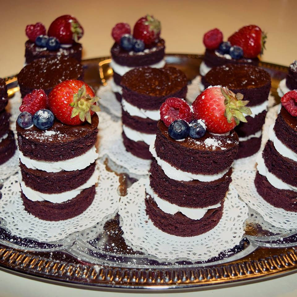 Mini Chocolate Naked Cakes