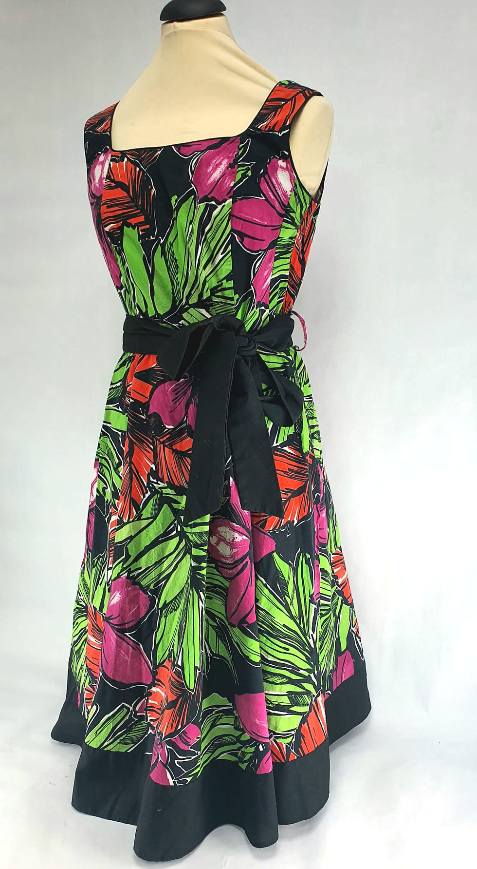 Thumbnail: Floral A line skater style dress with belt Size 12 UK