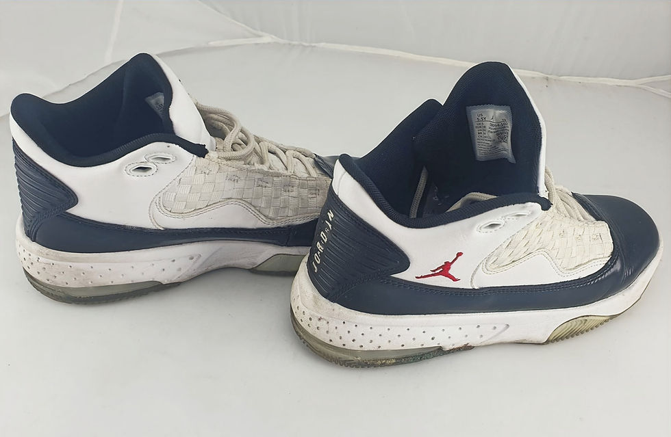 Thumbnail: Air Jordans Mid Top Size UK 5 Y