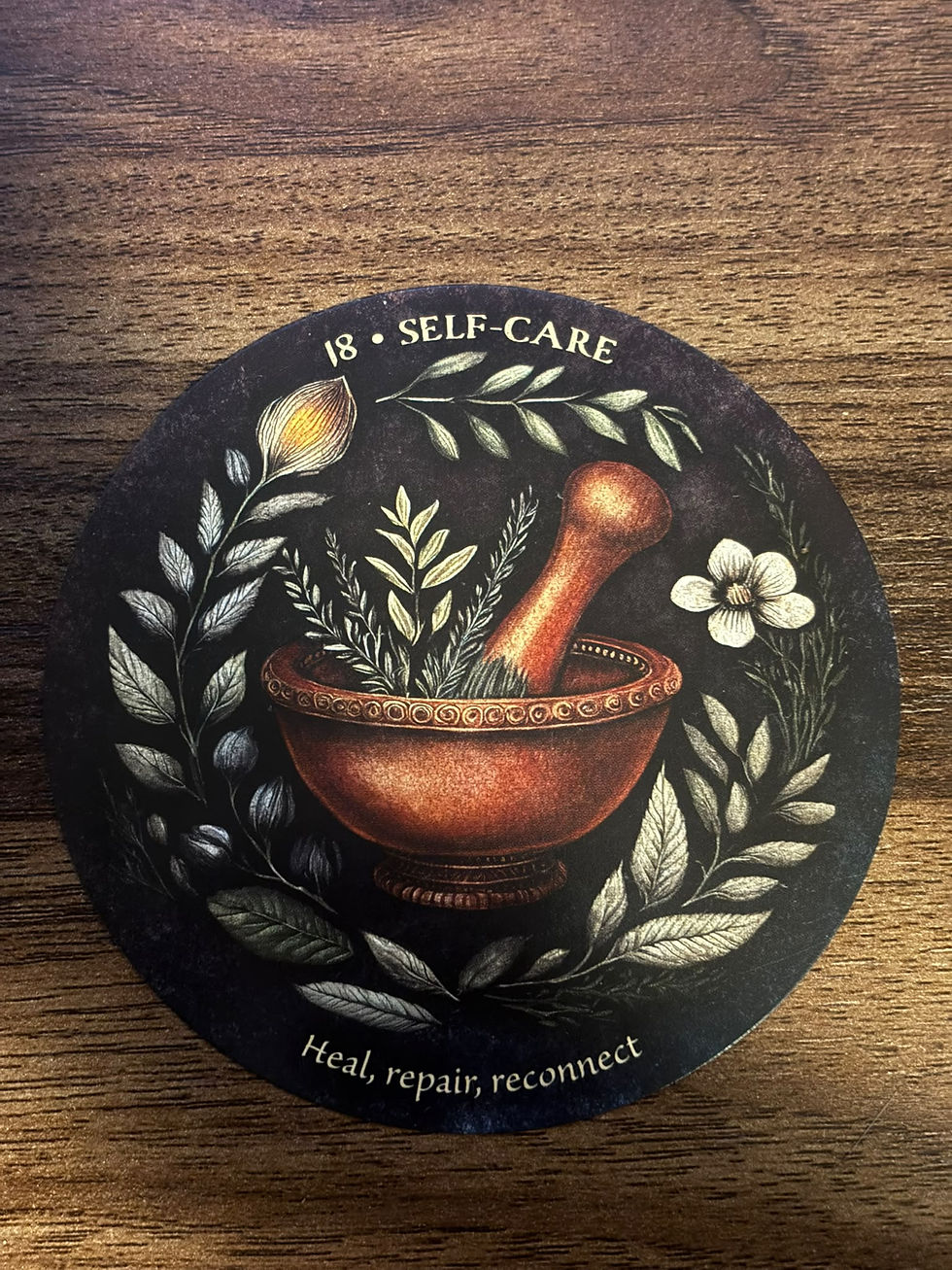 Ronde kaart met vijzel en planten op hout, tekst 18 • SELF-CARE en Heal, repair, reconnect; warme, rustgevende sfeer.