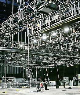 entertainment-venue-rigging-equipment-setup.png