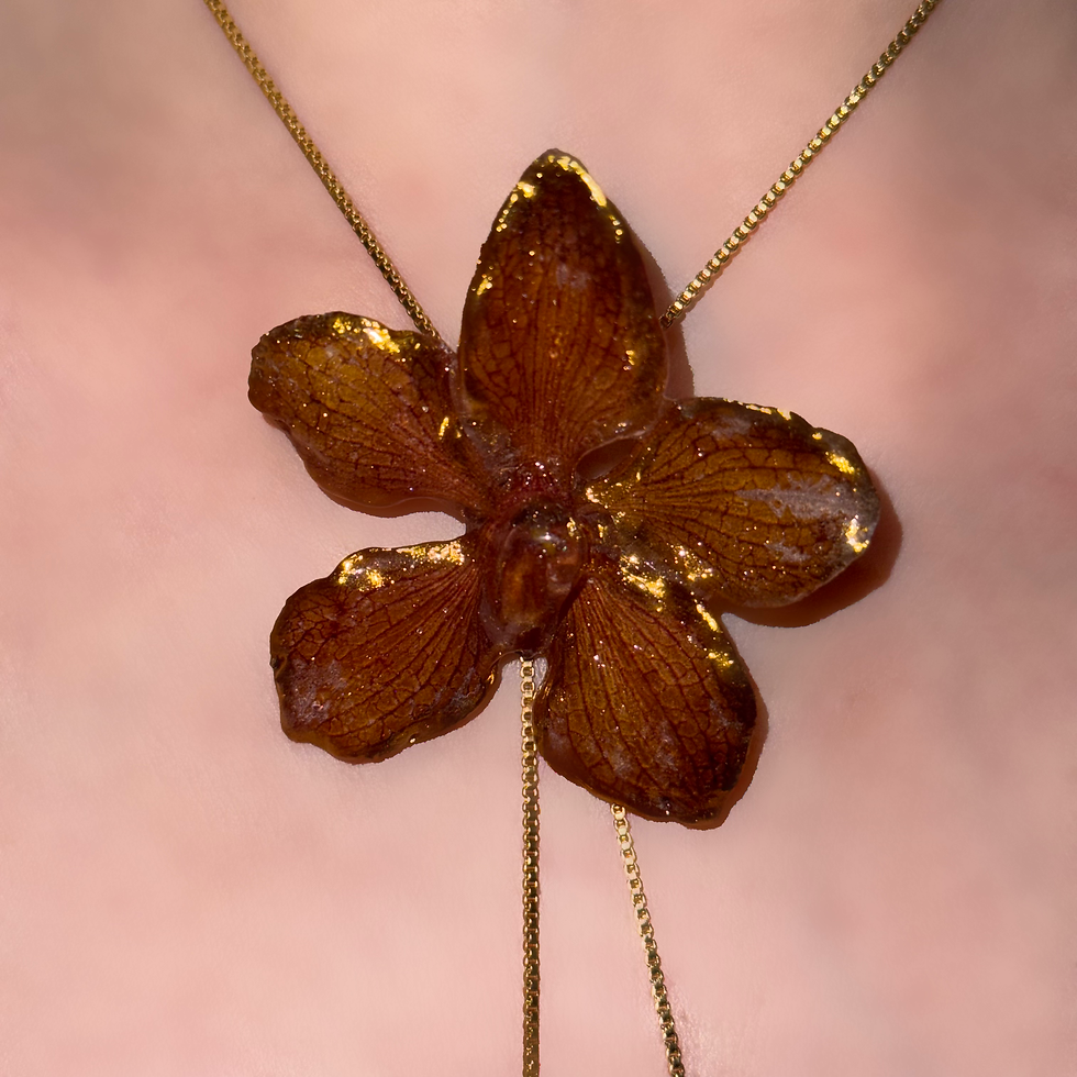 サムネイル： Red Vanda × Gold Chain