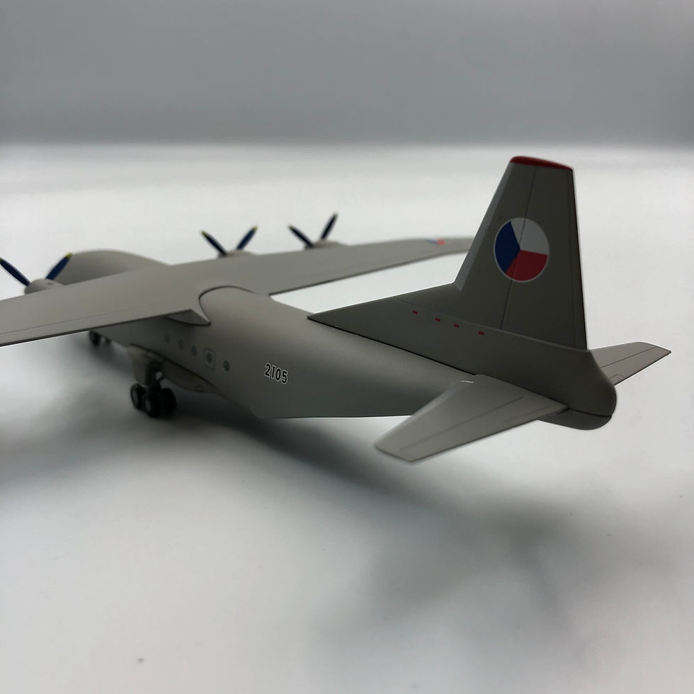 Прев'ю: Модель літака Antonov An-12 Czech Air Force 2105 масштаб 1:200