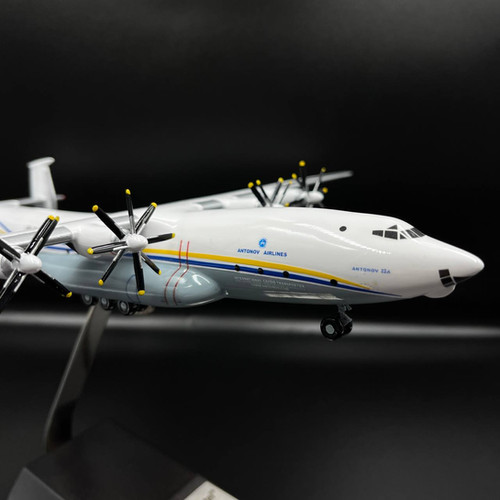 Aircraft model Antonov An-22 