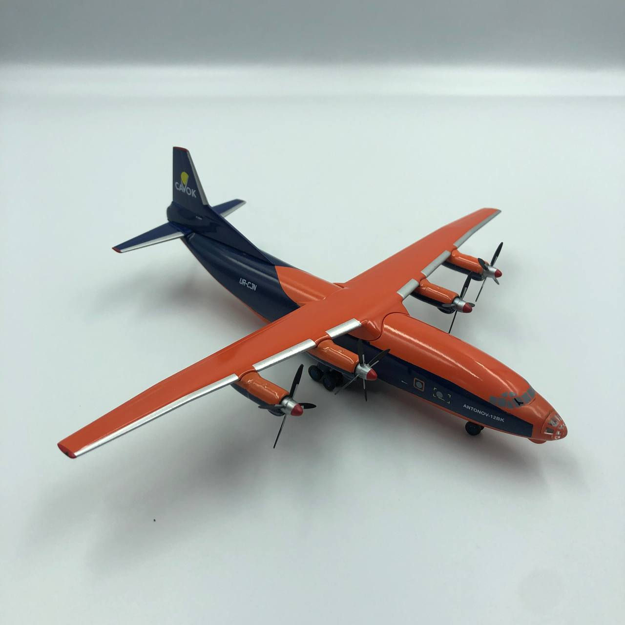 Aircraft Model Antonov An-12 Cavok Airlines UR-CJN Scale 1:200