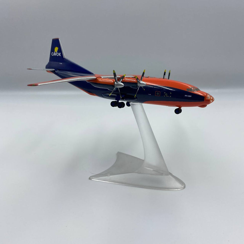Прев'ю: Модель літака: Антонов Ан-12 Cavok UR-CEZ, Масштаб: 1:200