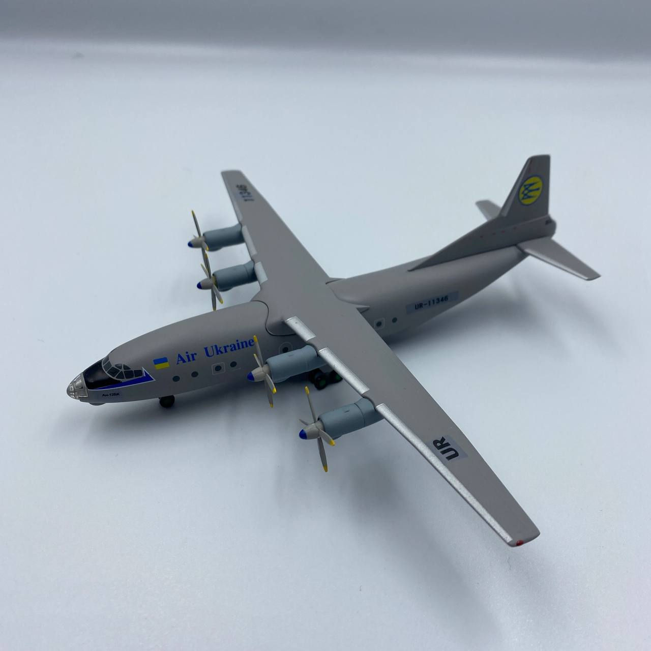 Aircraft Model Antonov An-12 Air Ukraine UR-11346 Scale 1:200