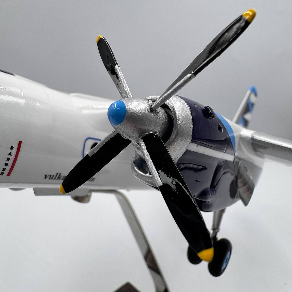 Прев'ю: Модель літака Antonov An-26 "Vulkan Air" UR-CQD Масштаб 1:72