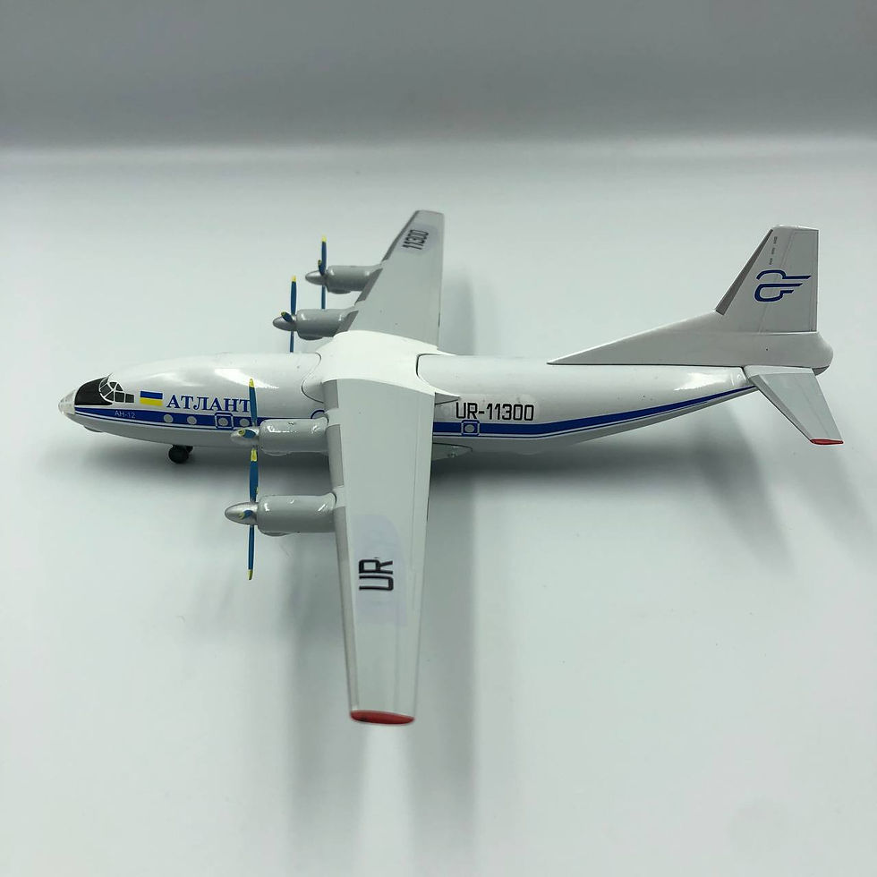 Прев'ю: Модель літака Антонов Ан-12 ATLANT UR-11300, масштаб 1:200