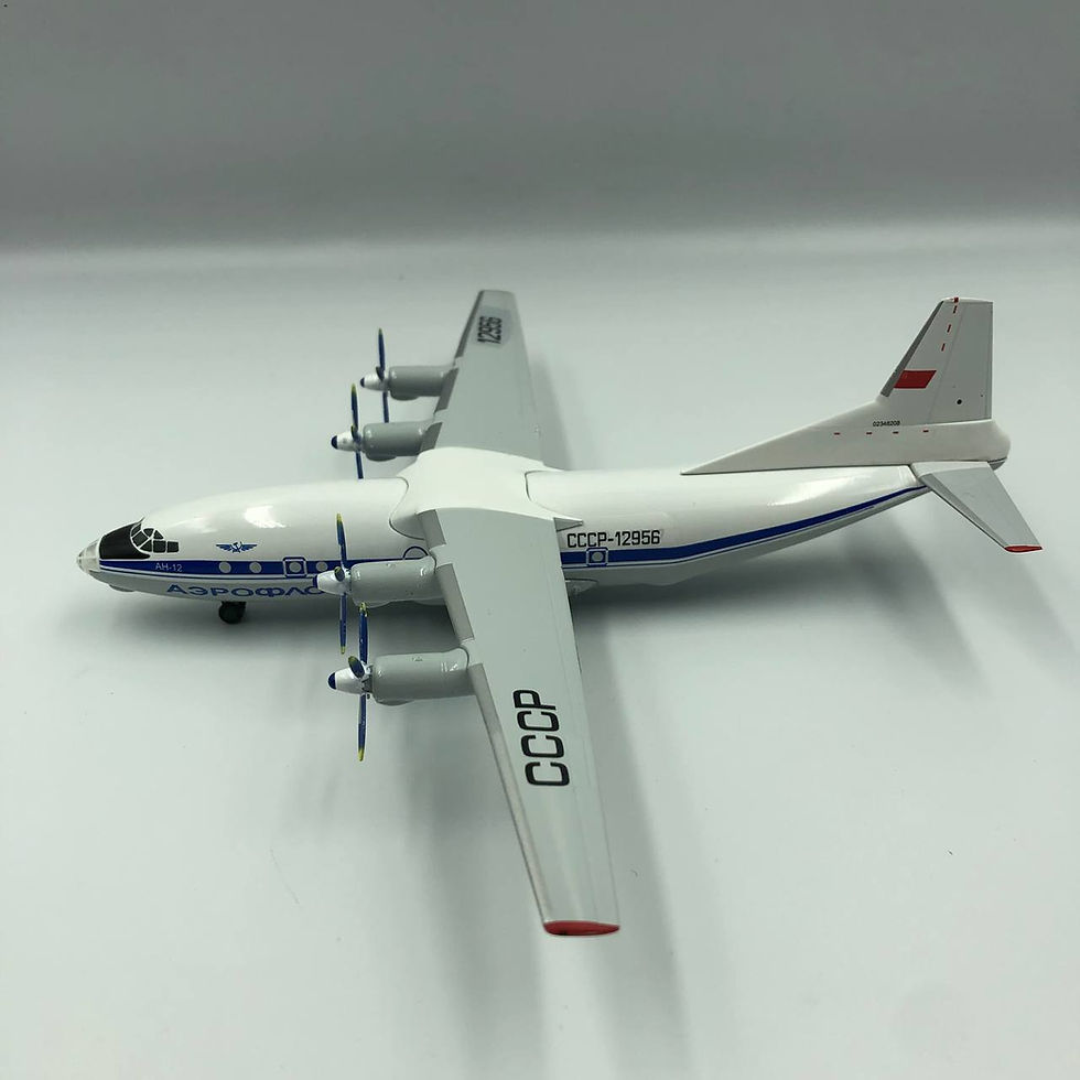 Прев'ю: Модель літака Антонов Ан-12 Аерофлот CCCP-12956, масштаб 1:200