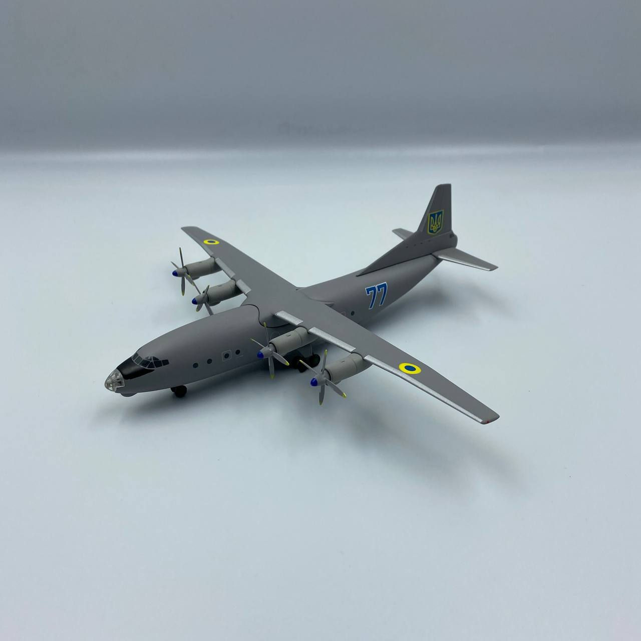 Aircraft Model Antonov An-12 Ukraine Air Force 77 Blue Scale 1:200
