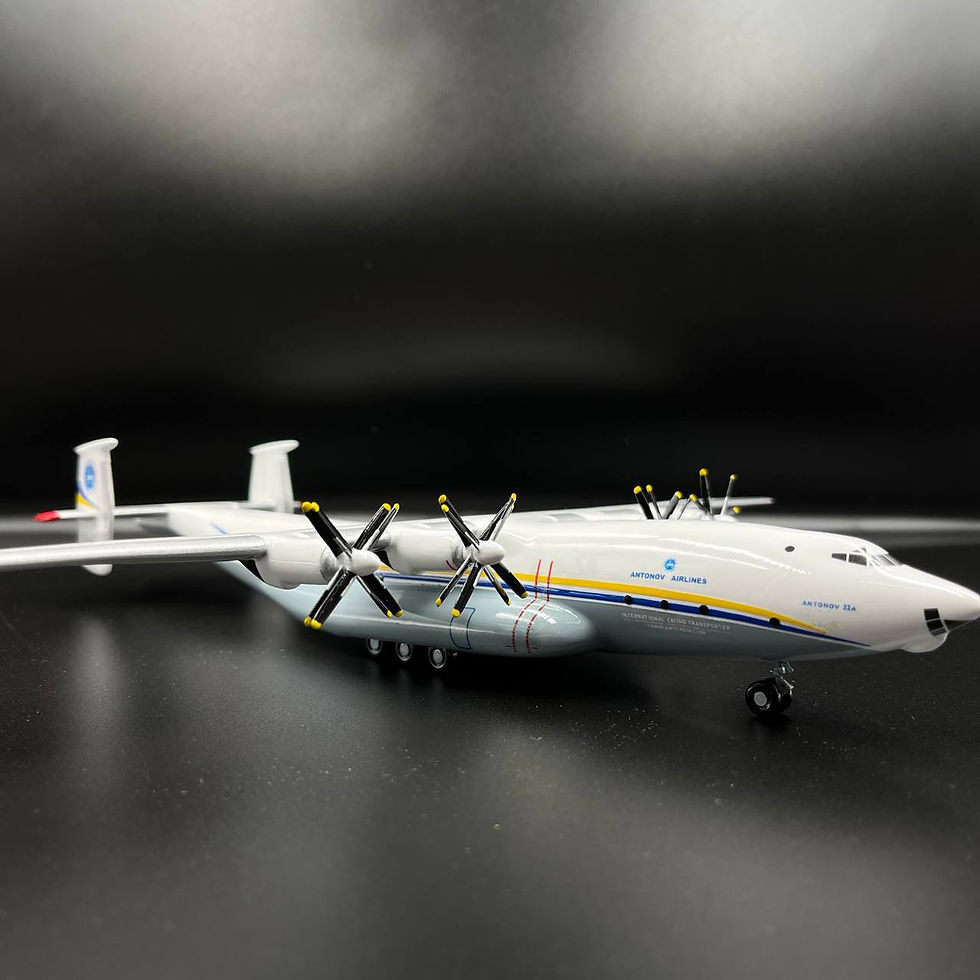 Прев'ю: Модель літака Антонов Ан-22 "Авіалінії Антонова" UR - 09307 масштаб 1/200