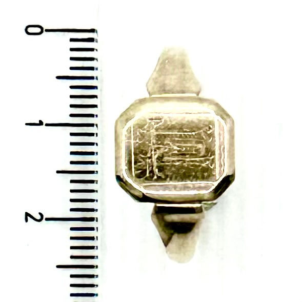Thumbnail: 9 Carat Gold Monogrammed Signet Ring