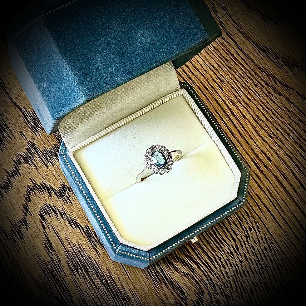 Thumbnail: 18 Carat Gold Oval Cut Aquamarine & Diamond Daisy Cluster Ring