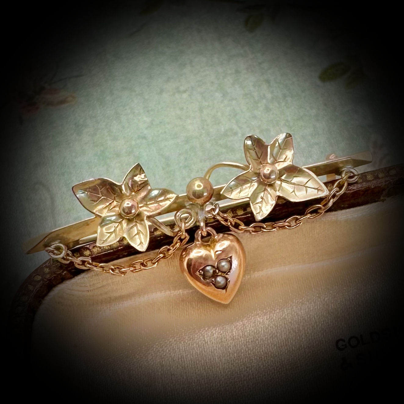 🐎Victorian 9 Carat Gold Split Pearl Ivy & Heart Brooch