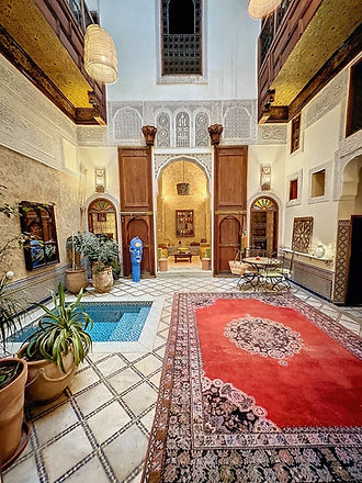 Le patio et la piscine du dar El Assad à Fès
