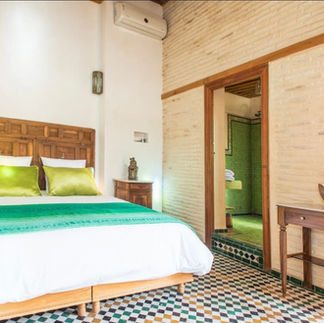 Chambre Moulay Idriss avec accès sur la terrasse et sa salle de bain privative