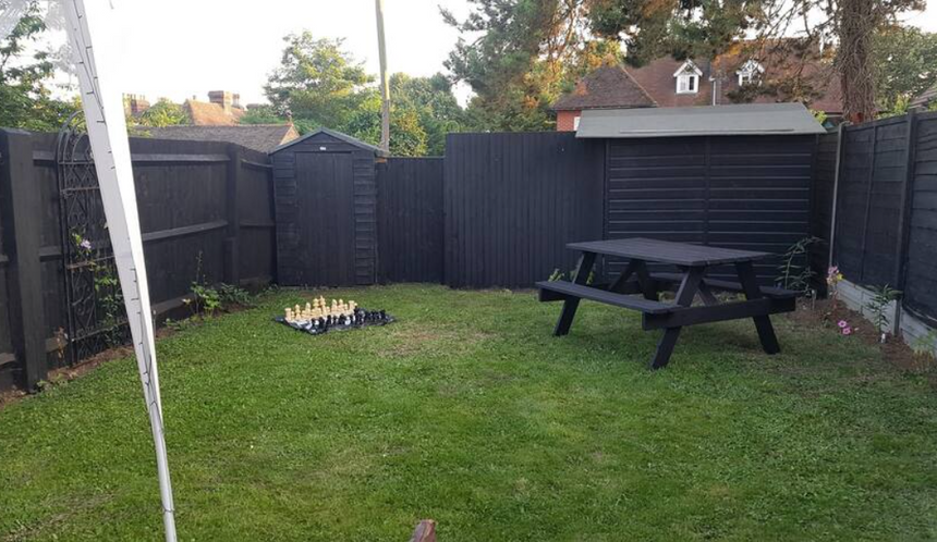 South facing back garden in this modern 4 bed student accommodation in Canterbury, very close to UKC.