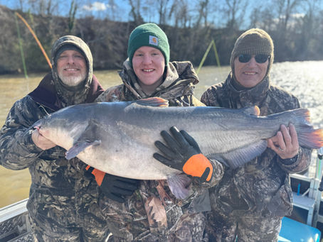 We had to Grind for this Trophy Blue Catfish! Fishing Report 2024-12-21