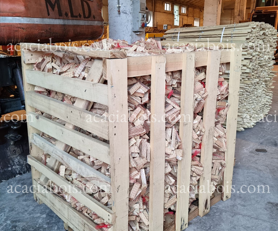 Kindling_acacia_wood_3kg_130bags_pallet.jpg