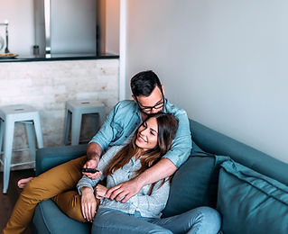 1Cute-couple-cuddling-while-watching-tv.-971630432_4000x2670.jpg