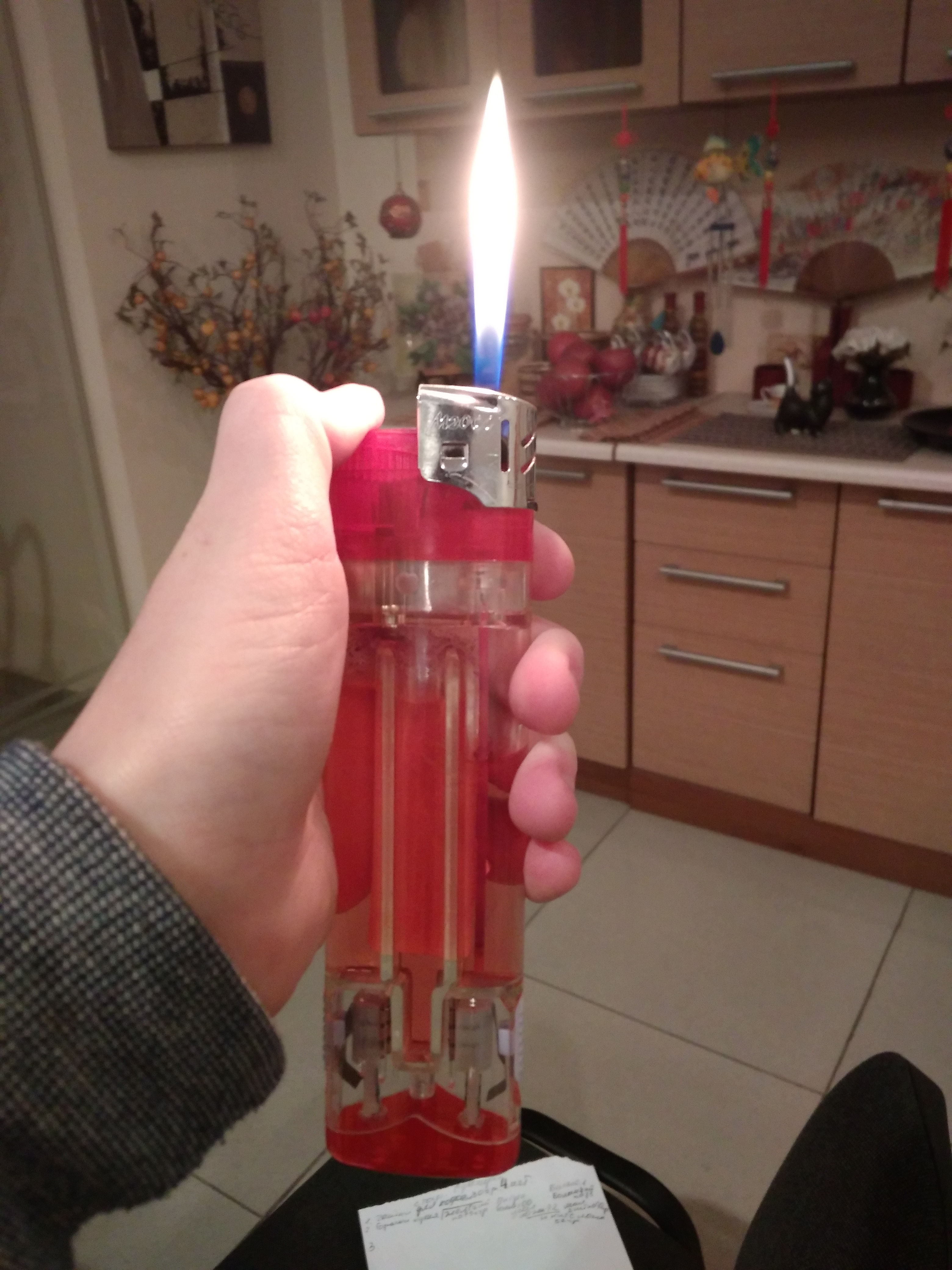 Большая зажигалка 220 руб.