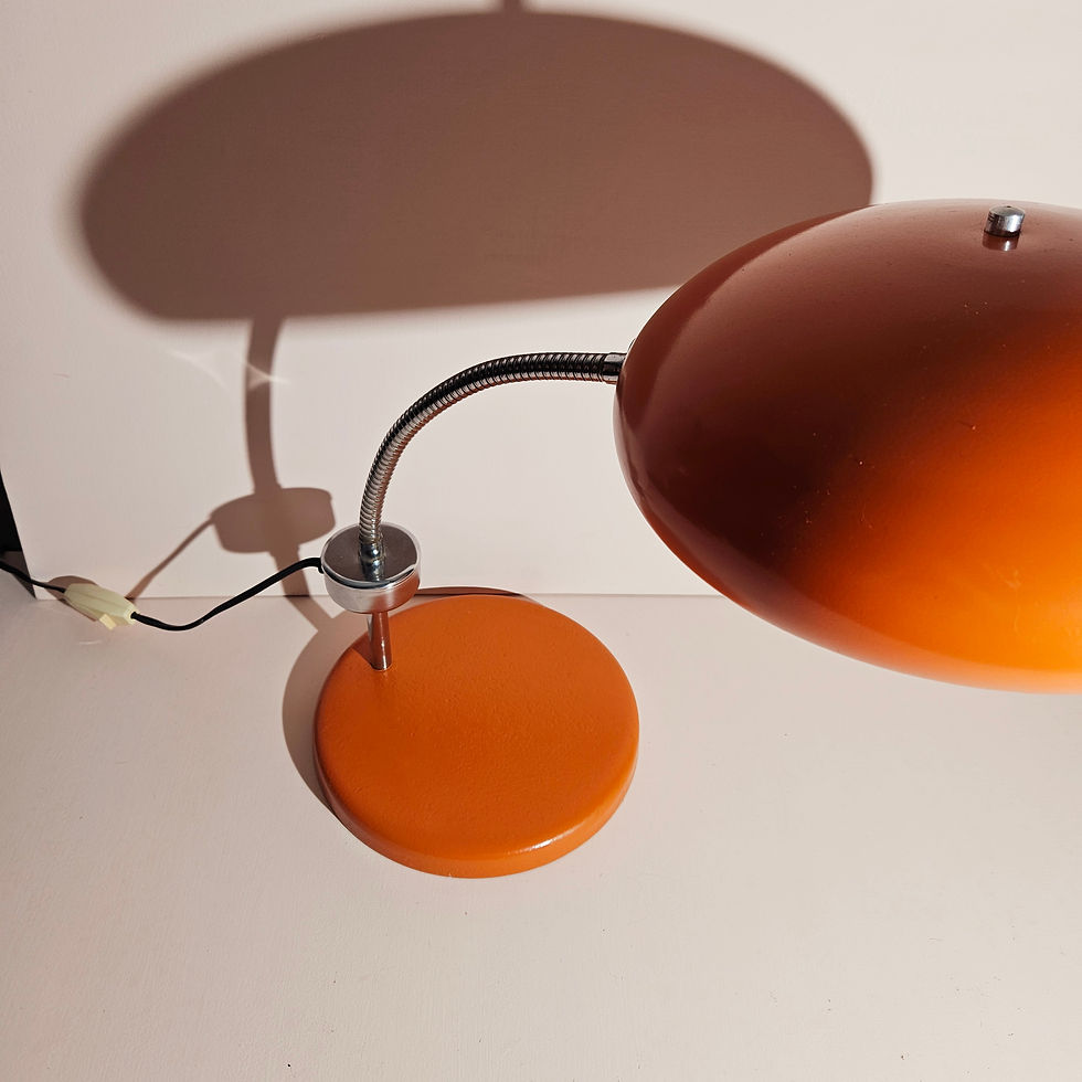 Miniatura: Lampara naranja con gran pantalla