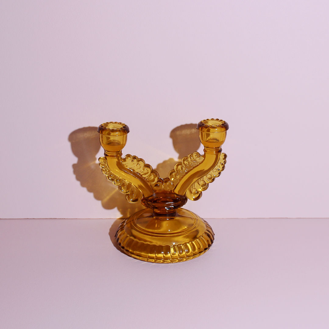 Candelabro de vidrio ámbar