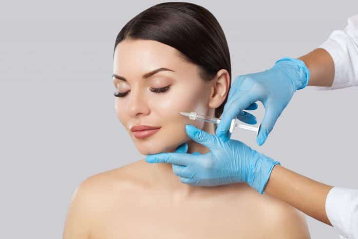 Before and after Botox treatment at YNOVA Aesthetic Clinic showing smoother forehead and reduced crow’s feet.
