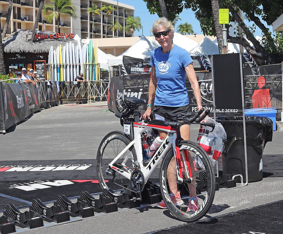 Cherie Gruenfeld з велосипедом