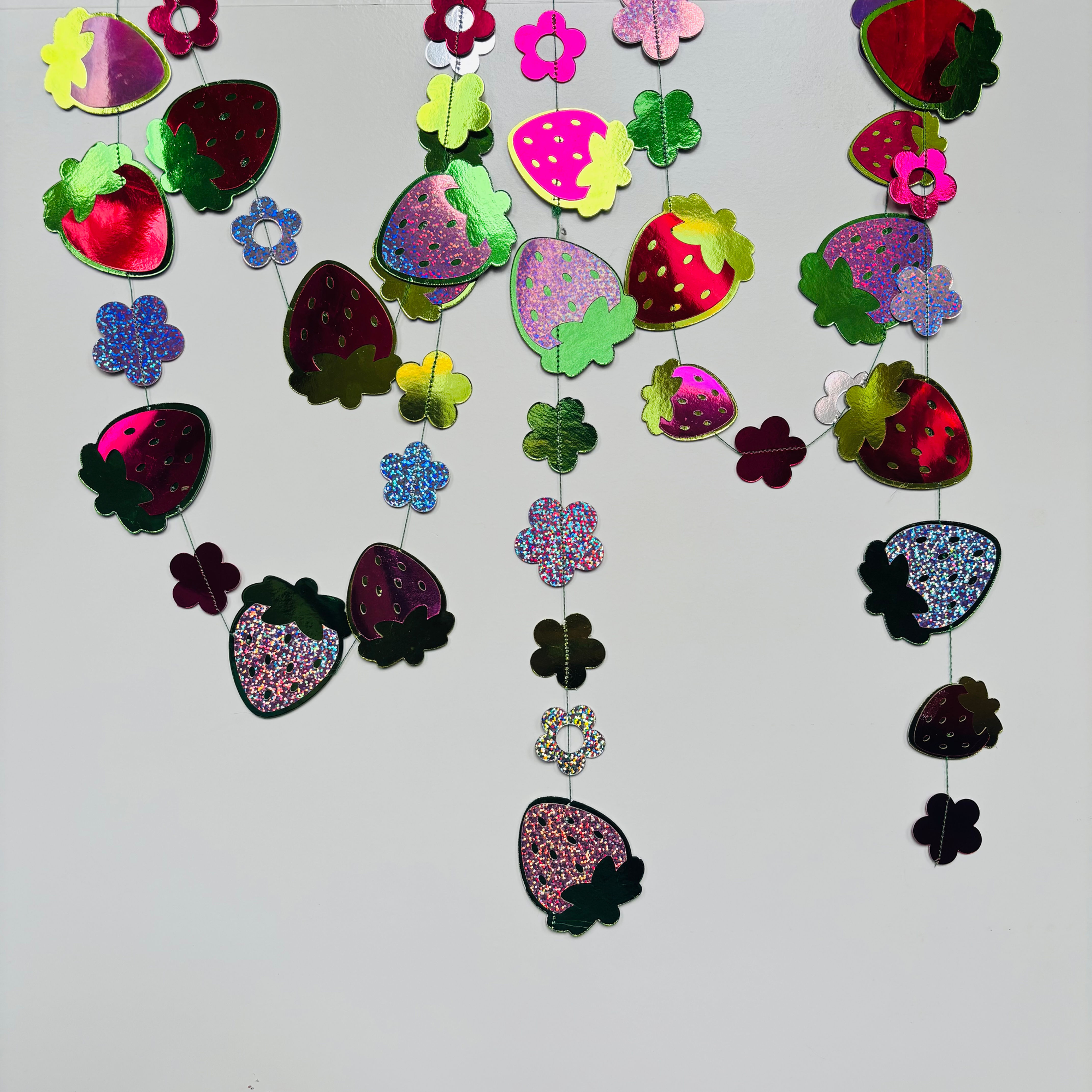 Shiny Strawberry Garland (1pc)
