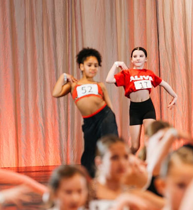 Alive-Dance-Competition-02026_websize_edited.jpg