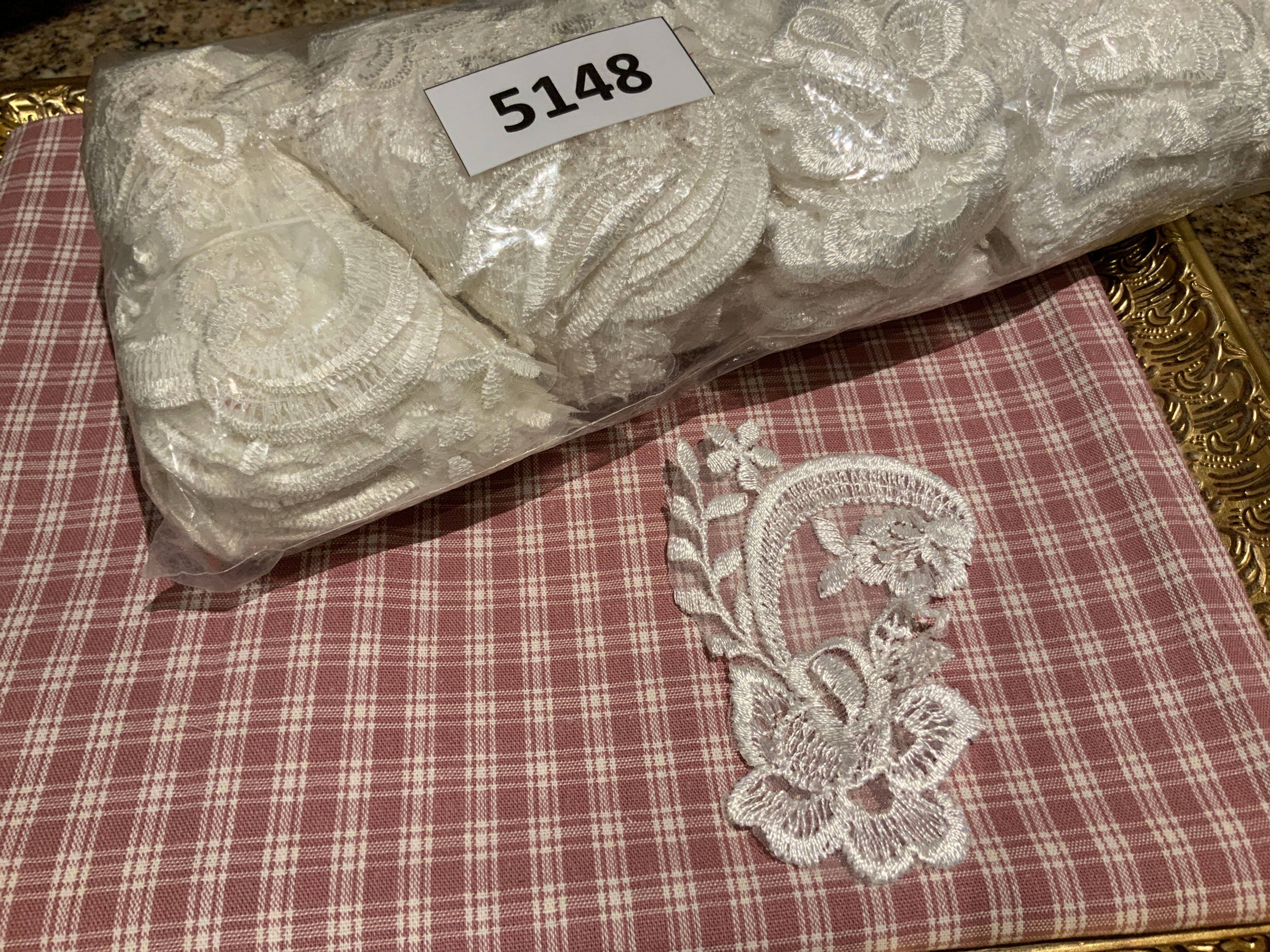 White Embroidered Appliqué 3x4 (1pcs) #5148