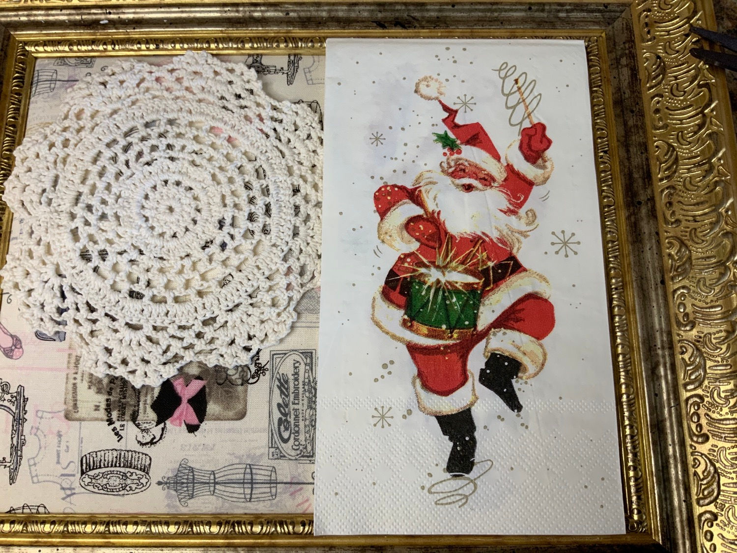 13x15 3/4” 3-Ply Drumming Santa Napkin (1pcs) #2282