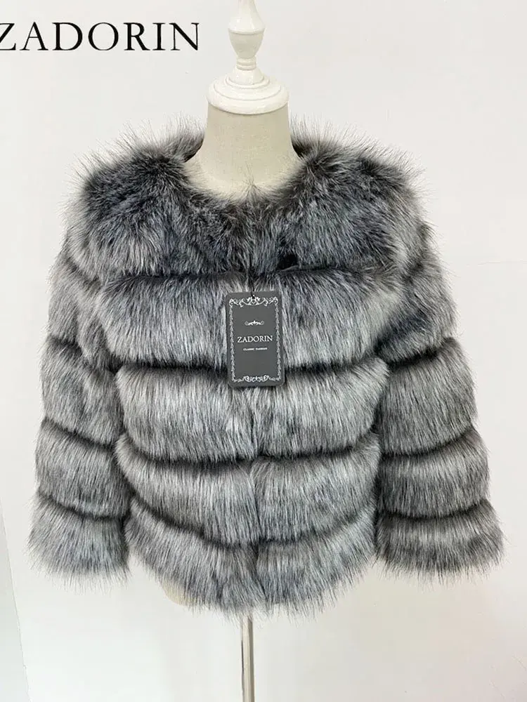 Thumbnail: Elegant & Fluffy Fur Coat  for Women